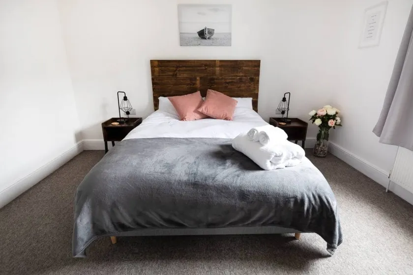 Cornish Charm - Fast Wifi & Free Parking Near Beach - Image 1