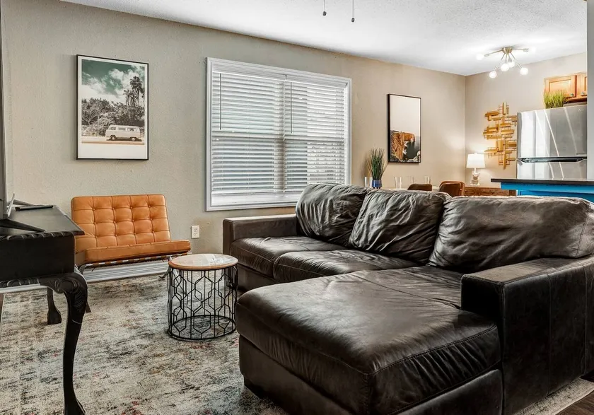 Kelly's Cove: 1st Flr 2 Bdrm-Walk to A&M-King Beds - Image 1
