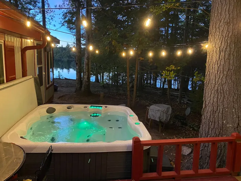 Adorable Lakefront Cabin with HOT TUB! - Image 1