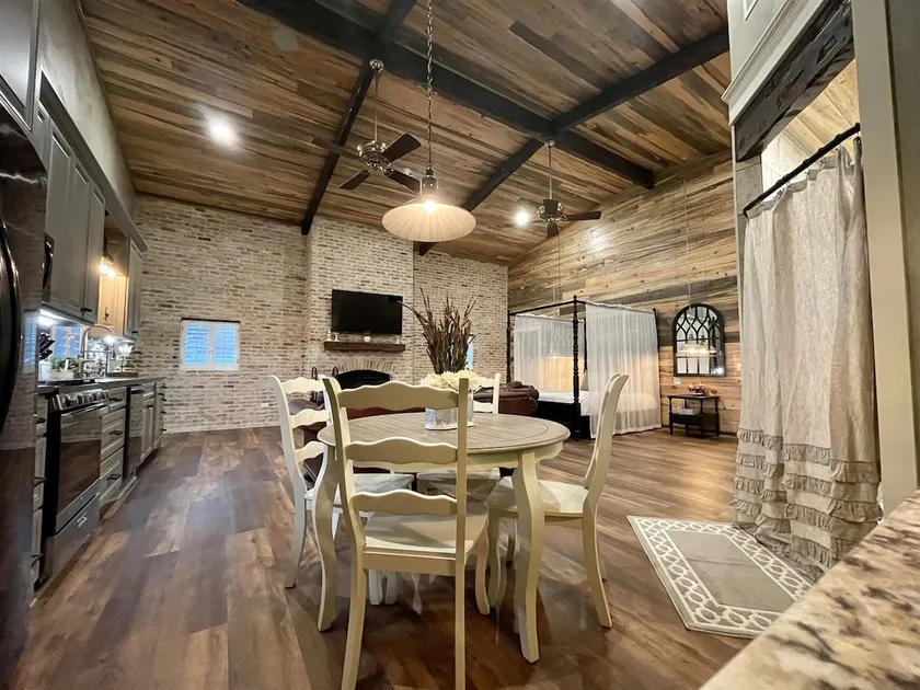 Elegant Country Cottage - Image 1