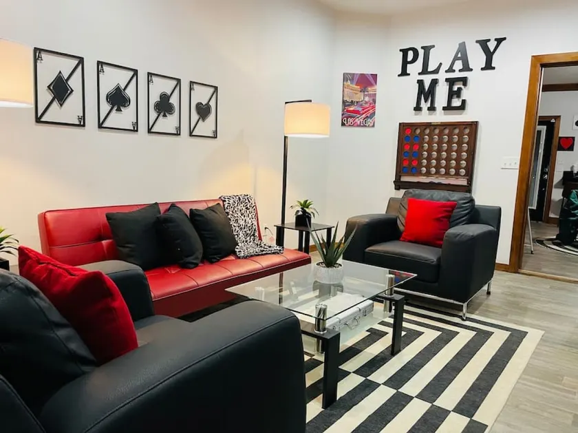 The Gambler: Vegas Themed Townhouse with a View - Image 1