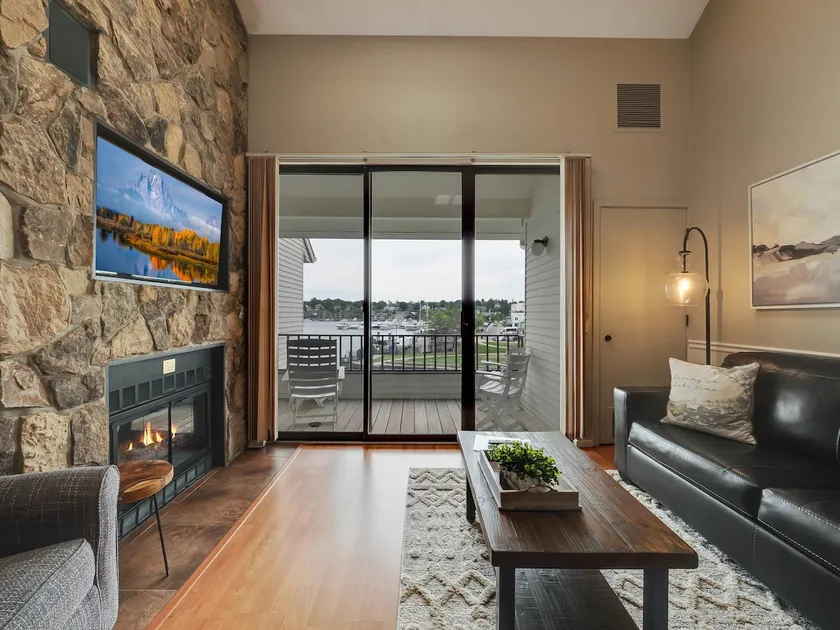 341 Edgewater Inn - Image 1