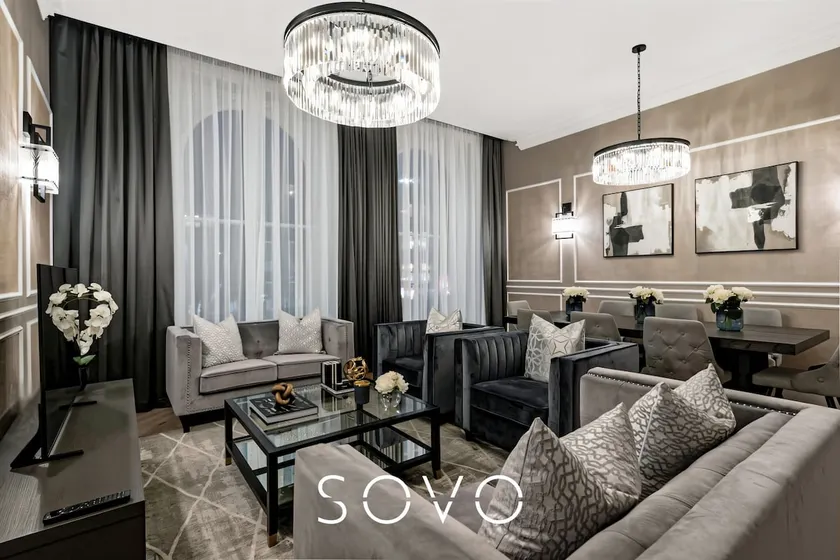 Luxury Georgian City Retreat 5-Star Location - Image 1