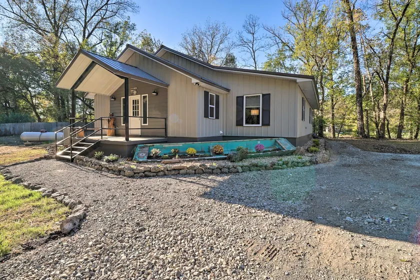 Riverfront 'Heaven on the White' w/ Covered Patio! - Image 1