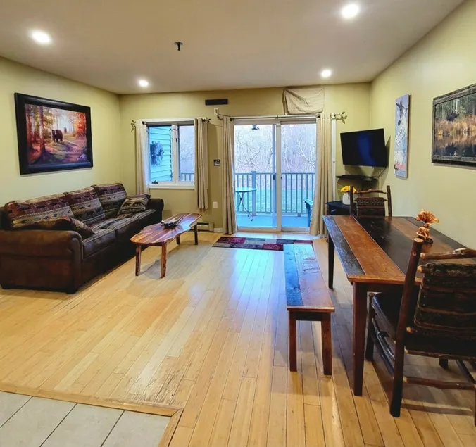 Overlooking Loon Mountain’s South Peak, this newly renovated 1BR condo offers indoor and outdoor pools, indoor hot tub, sauna, and game room access—just minutes to hiking and Loon Resort. Coin laundry available on site. - Image 1