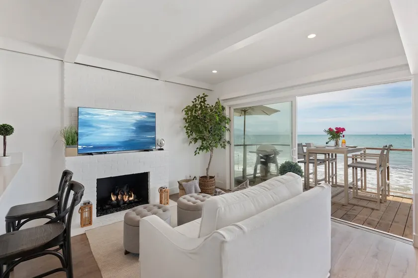 Hobbit House sur Miramar Beach - une expérience unique en bord de mer! - Image 1