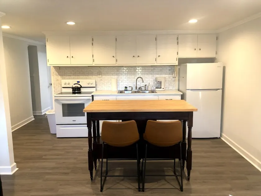 Heart of Hickory Home #2 ~ Open layout studio APT - Image 1