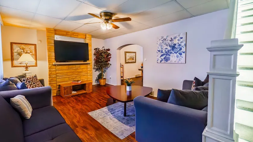 Spacious 4 BR Mt Washington Home Skyline Views - Image 1