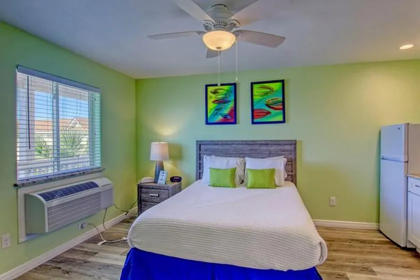 Beachgate Condo Suites - Queen Studio - Image 1