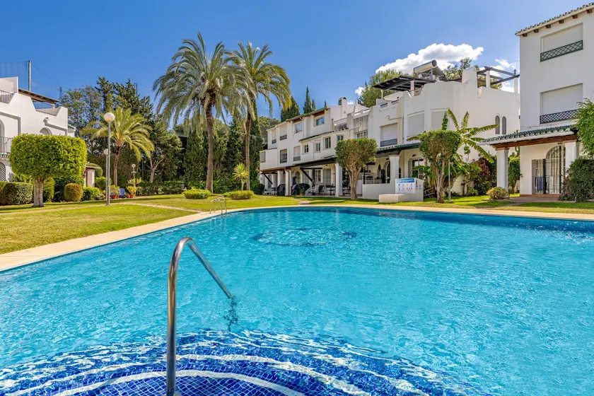 Chic Dream Home, Rooftop BBQ, 9 Pools, Golf Views - Image 1