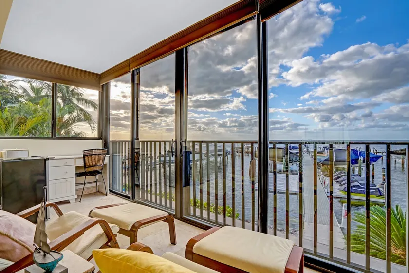 Rare Bayfront End Unit Moon Bay 2BR w/ Boat Slip, Pool, Beach & Sunset Views - Image 1