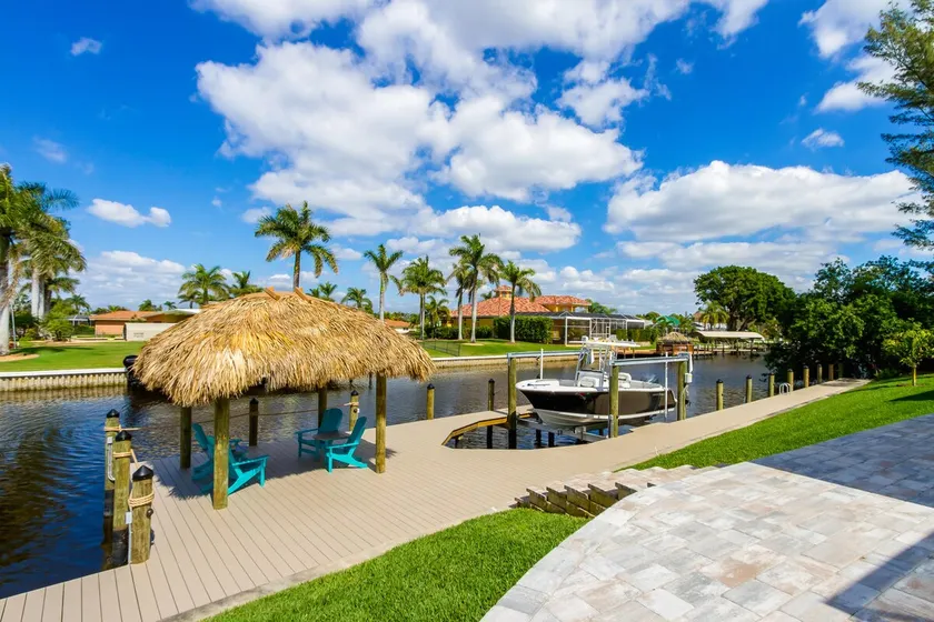 Kokomo-Modern Home with Tiki Hut - Image 1