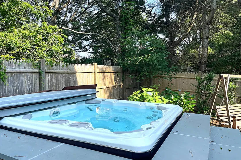Walk to Beach/Ferry/Downtown - Quiet w/Hot Tub! Get 50% off Island Ferry Tickets - Image 1