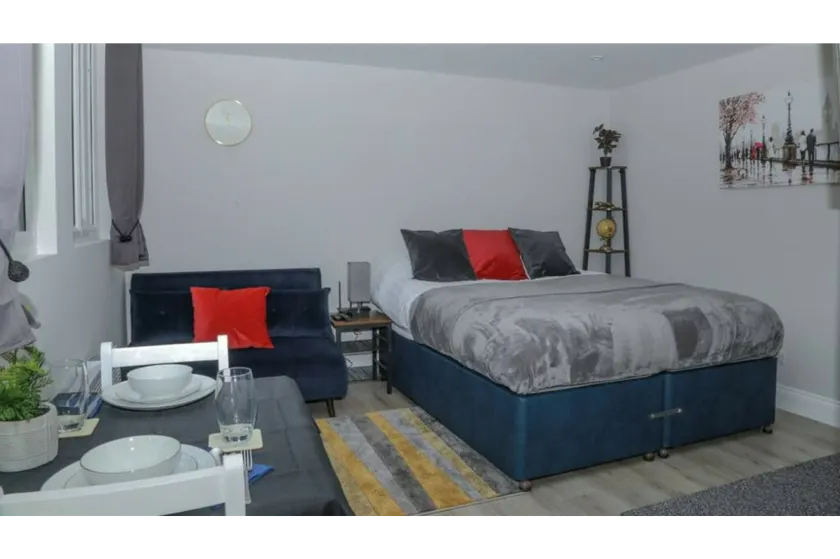 StayZo - Crofton Park - Central London refurbished Studio - Image 1