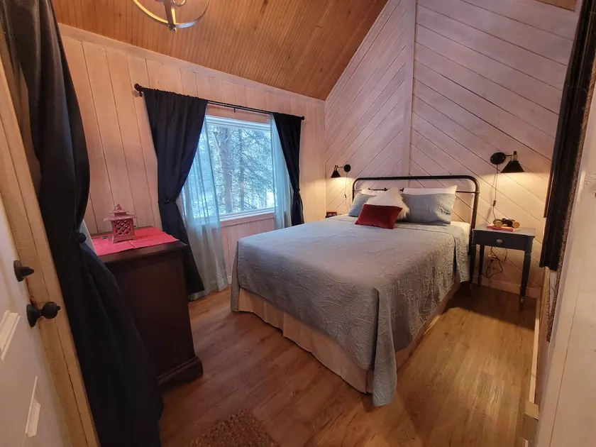 Muskrat cabin, Private, Entire cabin, Free Wifi, 2 beds - Image 1