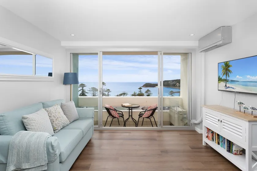 Modern Manly Apartment with Stunning Views, Pool - Image 1