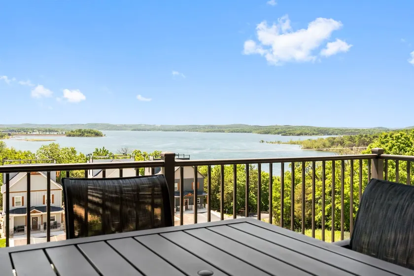 Quiet Lakeview Condo • 3BR/3BA • Minutes to Strip - Image 1