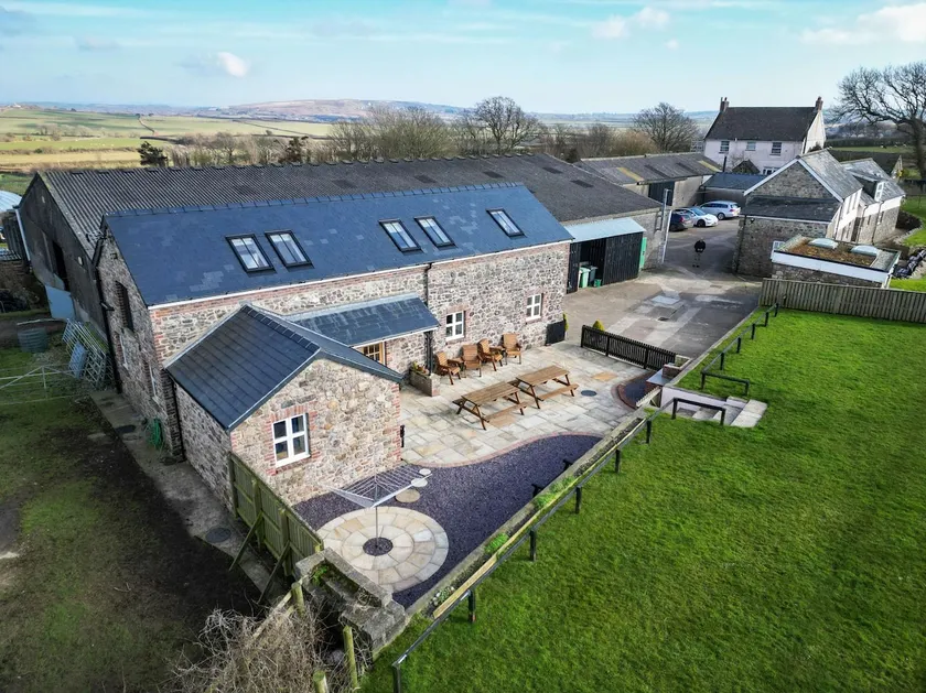 The Chaffhouse - 4 Bedroom - Llangenith - Image 1