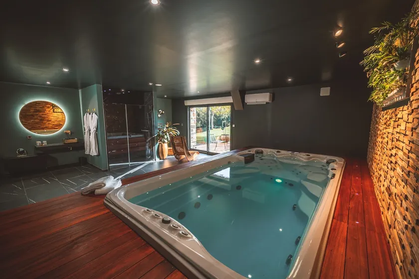 Secret-Apartment-Romantik-Whirlpool - Image 1