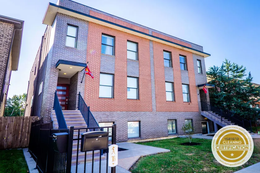 6BR-4BA 4-Floor Home Sleeping 17 ABODEbucks - Image 1