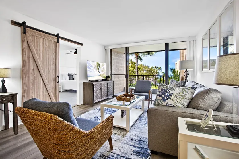 Steps to the beach, meals on the lanai, Paradise - Image 1