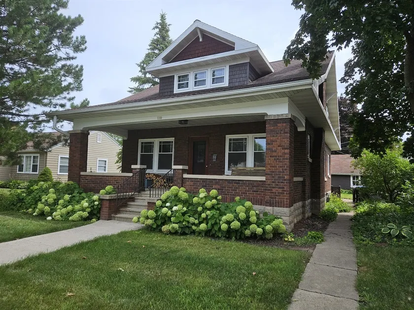 Historic Bungalow in downtown De Pere, sleeps 8 - Image 1