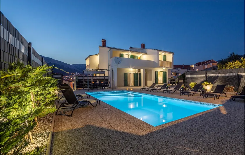 Awesome Home In Solin - Image 1