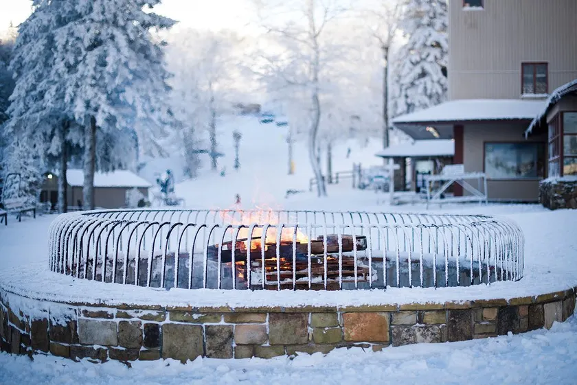3 Min to Ski Resort Sleeps 8 HotTub Pool Fall Leaf - Image 1