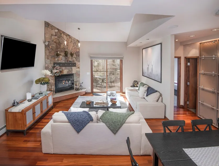Airy Townhome in Vail w/ Beautiful Views, Modern Decor, Free bus shuttle. VP7 - Image 1