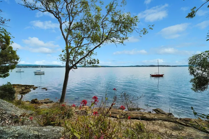 Wangi Waterfront Hideaway - Image 1