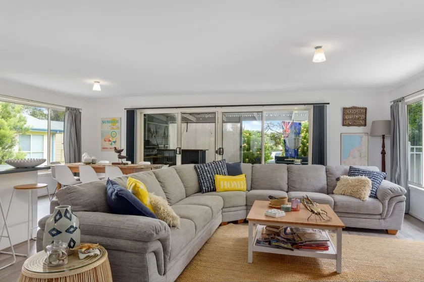 Decked Out at Dolphin 31 Dolphin Avenue - Image 1