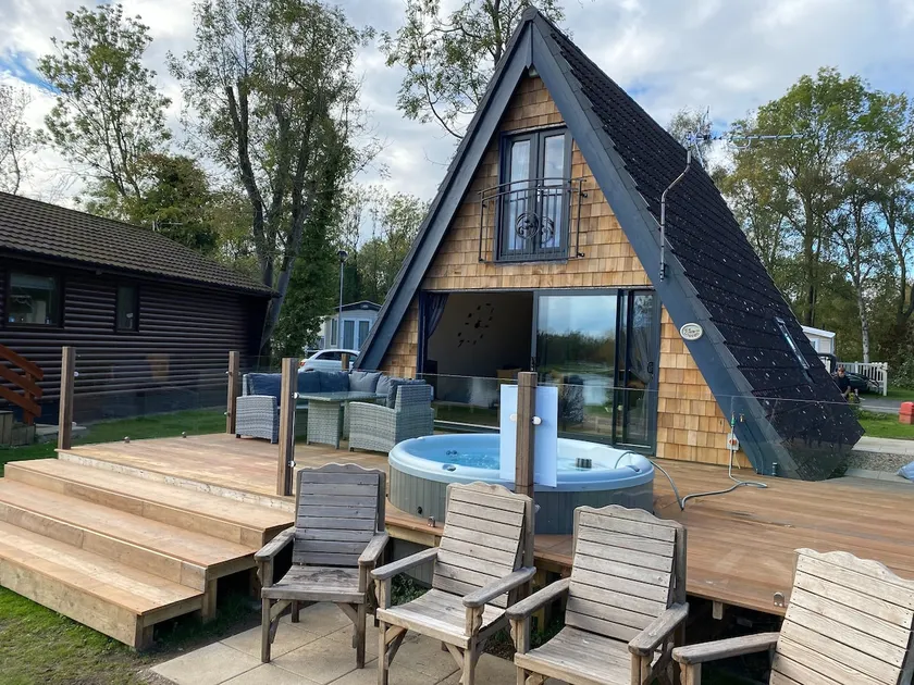 Widgeon Bespoke Cabin is lakeside with Private fishing peg, hot tub situated at Tattershall Lakes Country Park - Image 1