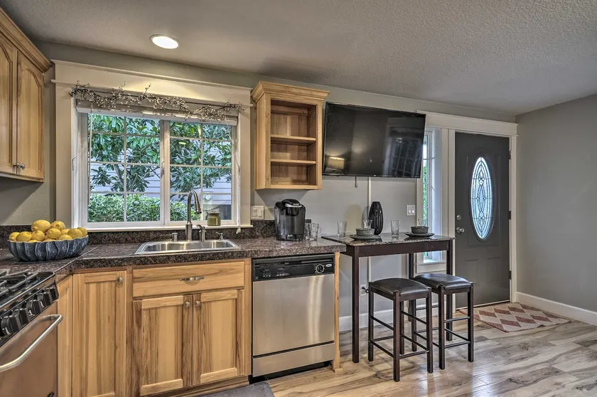 Chic Battle Ground Apartment ~ 18 Mi to Vancouver! - Image 1
