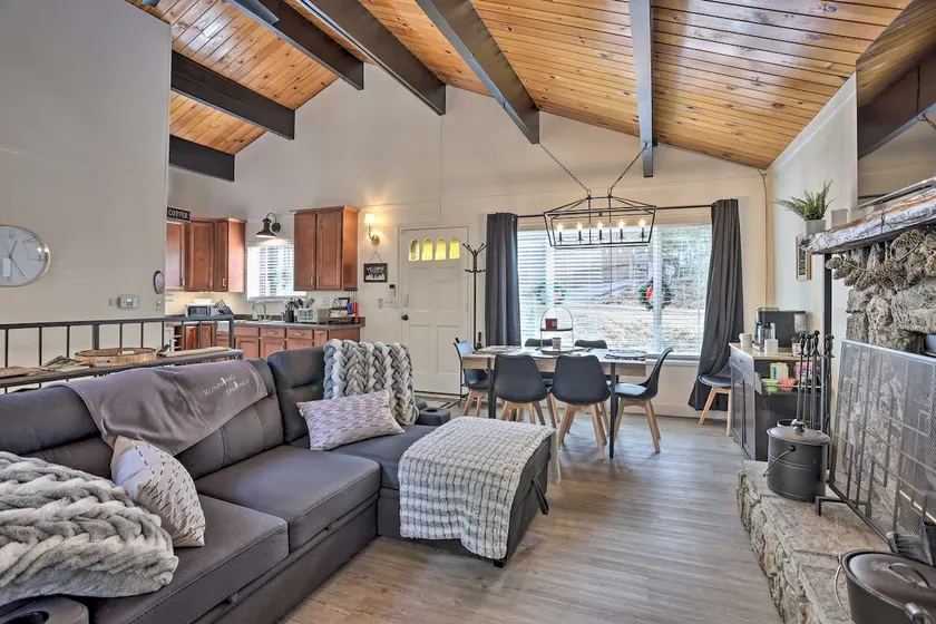 Modern Cabin w/ Game Room & Deck, Near Skiing - Image 1