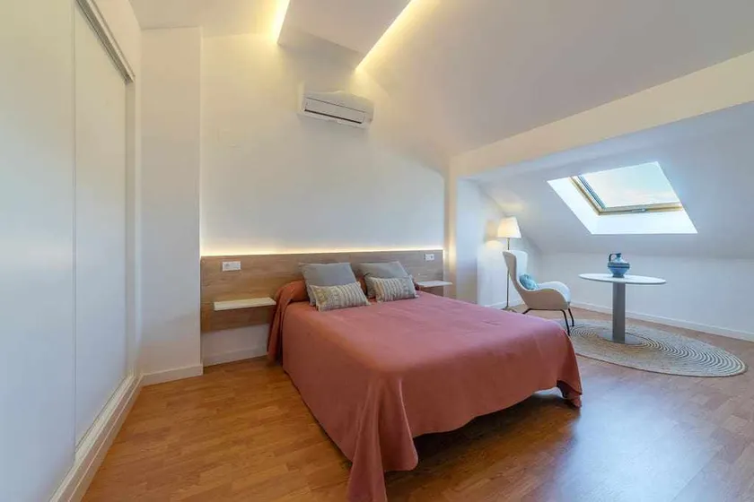 Beautiful duplex with attic - Image 1