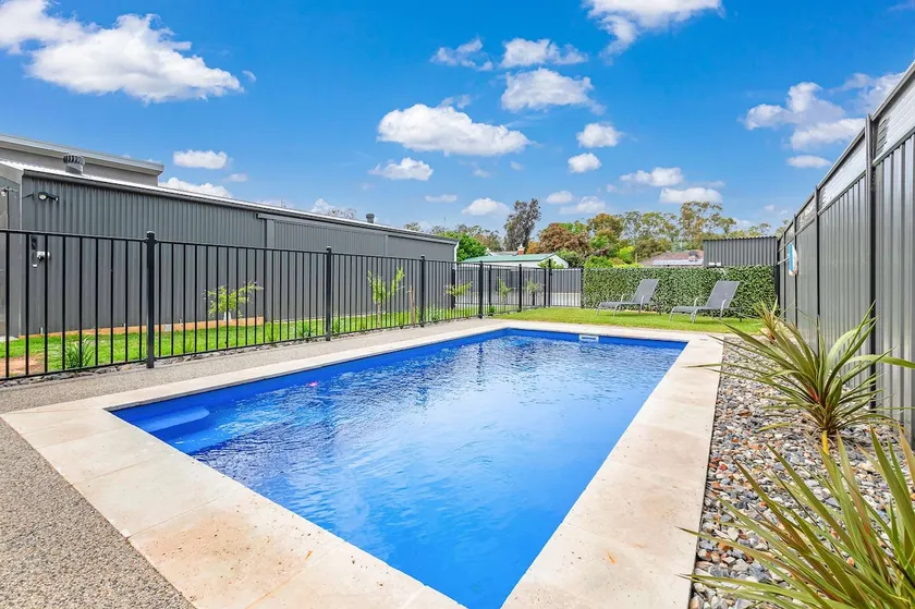 5 Simms - Echuca Holiday Homes - Image 1