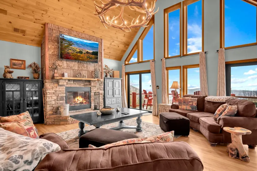 Upscale Home With Expansive Mountain Views - Image 1