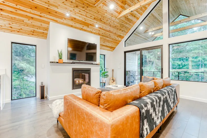 Sleek Modern Home in Town with Forest Views Fire Table WiFi - Walk to Skiing - Image 1