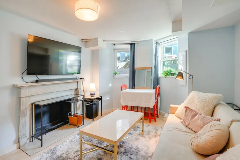 2 Mi to Dtwn: Boston Apartment Near Beaches! - Image 1