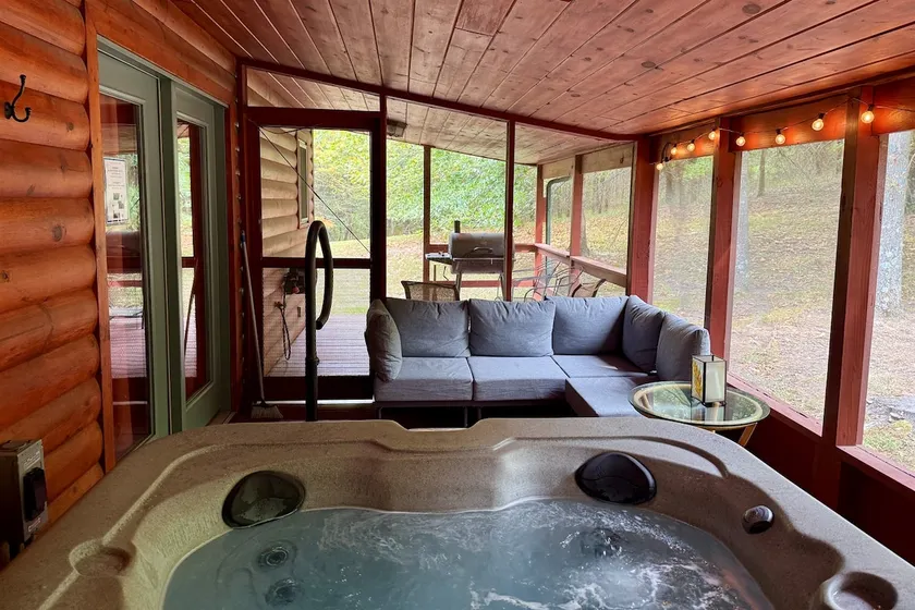 Screened Hot Tub & Peacocks Nearby - Image 1