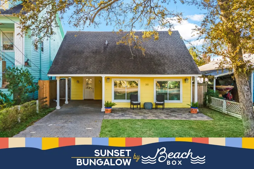 Charming Cottage Near Kemah Boardwalk - Image 1