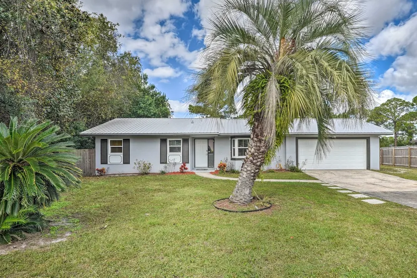 Deltona Lake House, Day Trip to Disney & Universal - Image 1