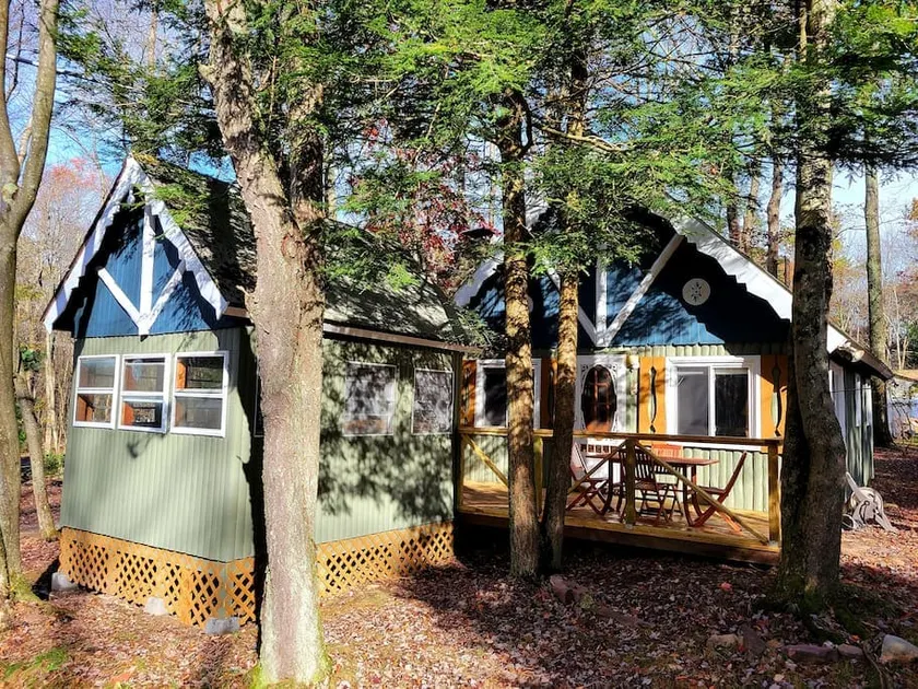 The Gingerbread-Pocono cozy w/hot tub near lakes! - Image 1