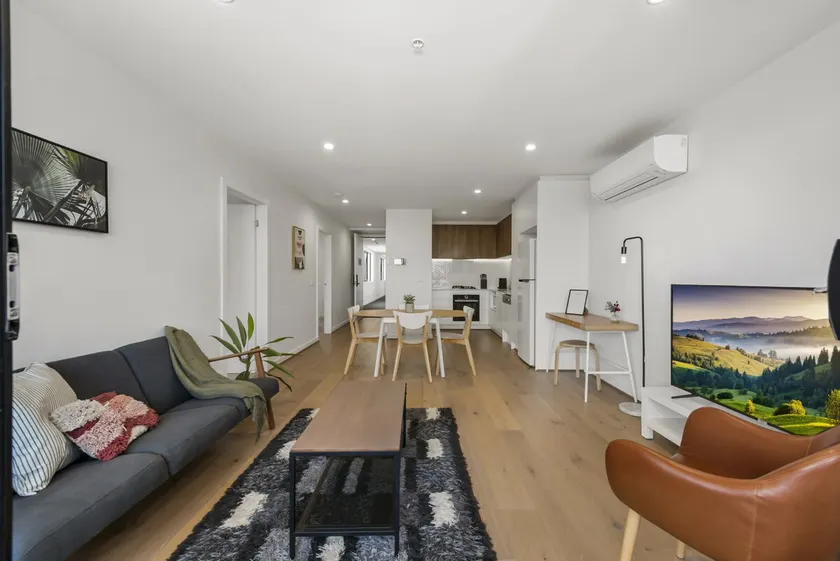 Especially comfortable and clean. 5G wifi. Tram. 6km to CBD. Fully furnished apartment. Chinese communication. - Image 1