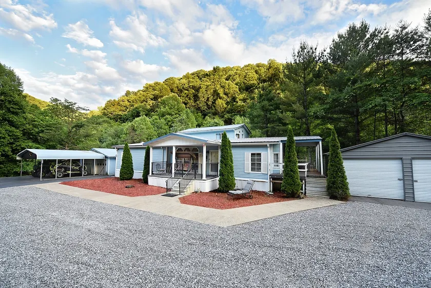 Ronnie's Place - Image 1