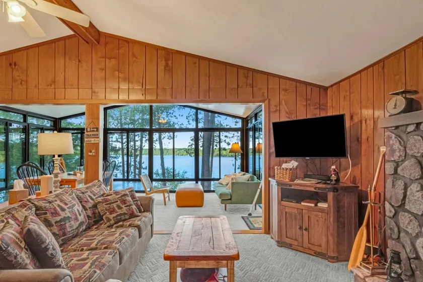 Lakefront home with deck, grill, fireplace, firepi - Image 1