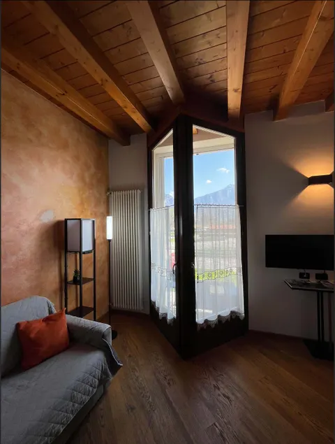 COZY LAKE COMO APARTMENTS - Image 1