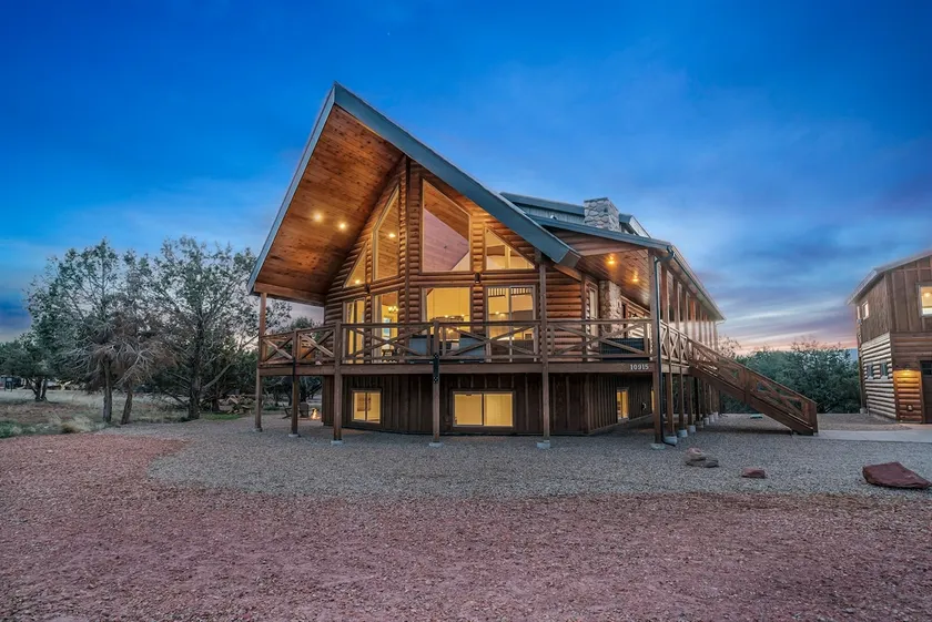 Copper Rock Ridge- Luxury, Pool Table, Hot Tub between Zion and Bryce - Image 1