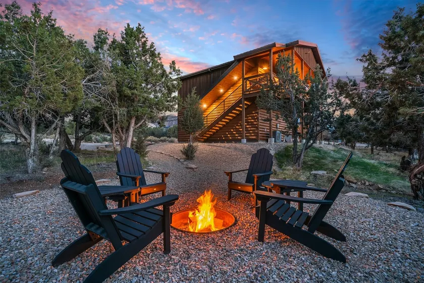 Painted Cliffs| Amazing Views| Hot tub| Fire Pit - Image 1