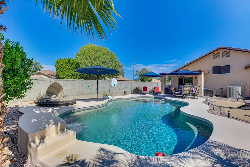 Patio + Fire Pit: Peoria Getaway Near Golfing! - Image 1